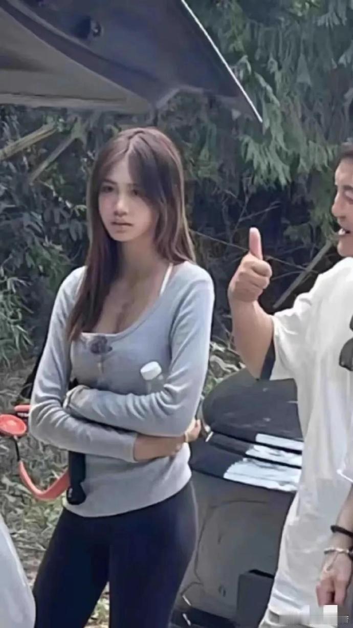 钟丽缇女儿算得上是最美星二代了吧，颜值身材俱佳，赶紧出道吧！ 