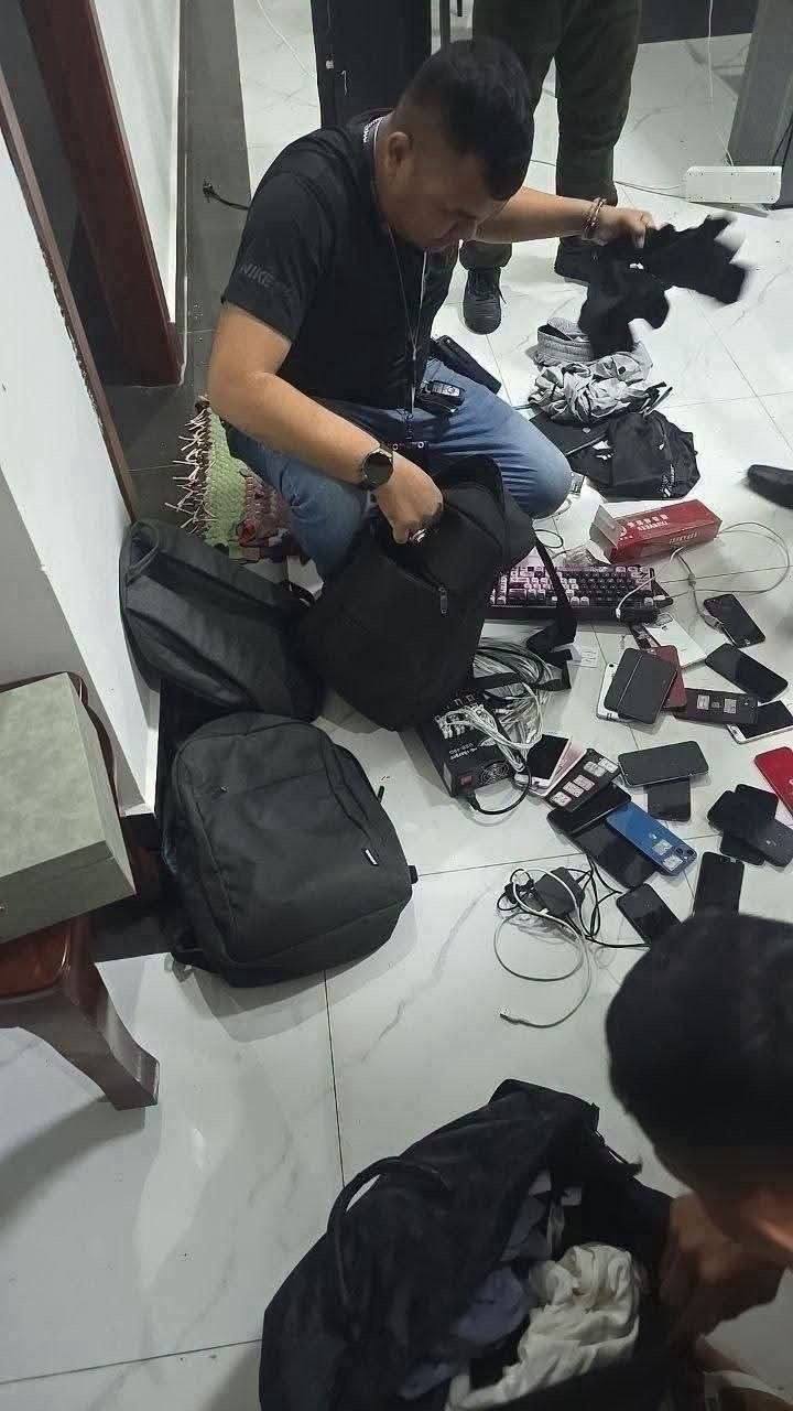 西港7名涉网络诈骗嫌疑人被移送法院，查扣690部手机等大批涉案物品柬埔寨西哈努克