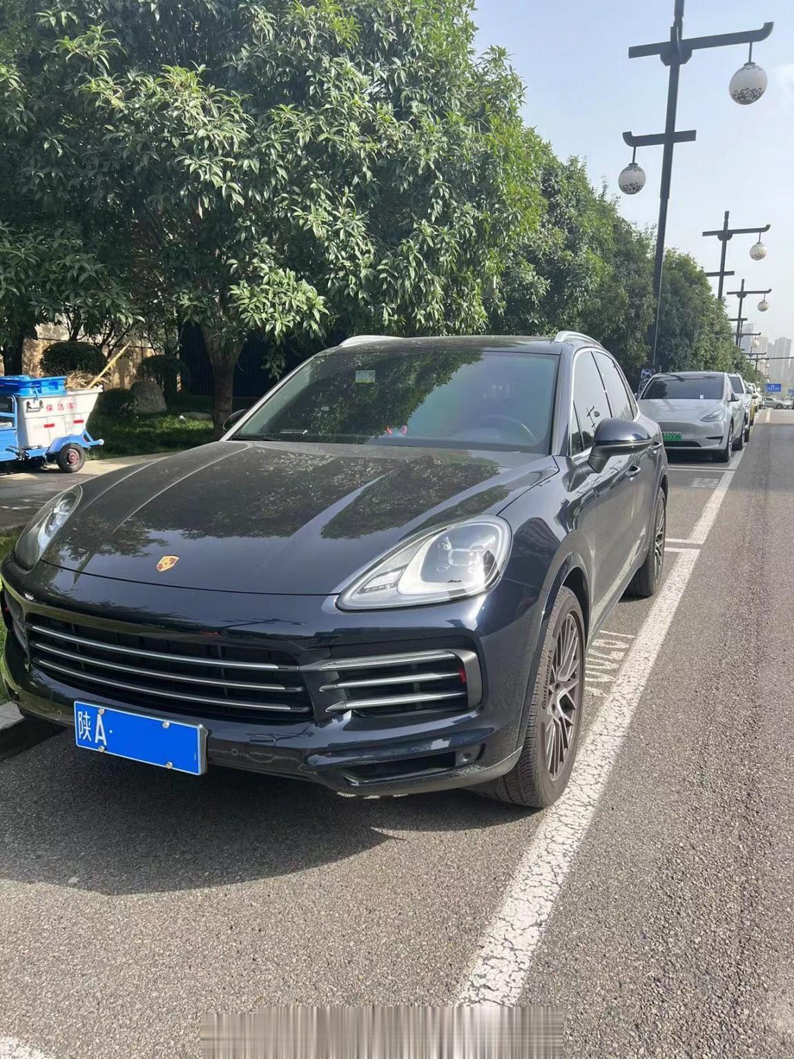 保时捷 Cayenne 月光蓝/黑红 准新车[酷]去年2月份上牌，7900公里，