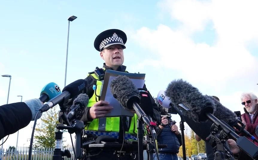 英国列车持刀袭击案，32岁男子成唯一嫌疑人
亚太日报 黄梓贤
英国警方于近日通报