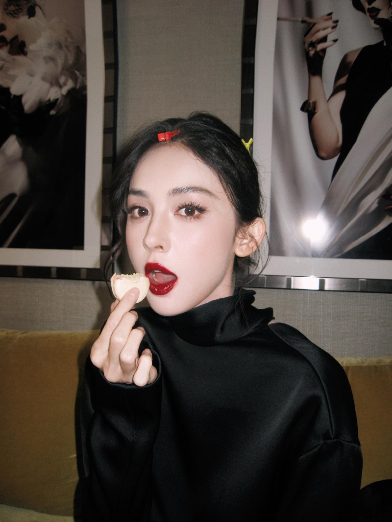感受一下娜扎的魅力[奸笑]
 古力娜扎 娱乐