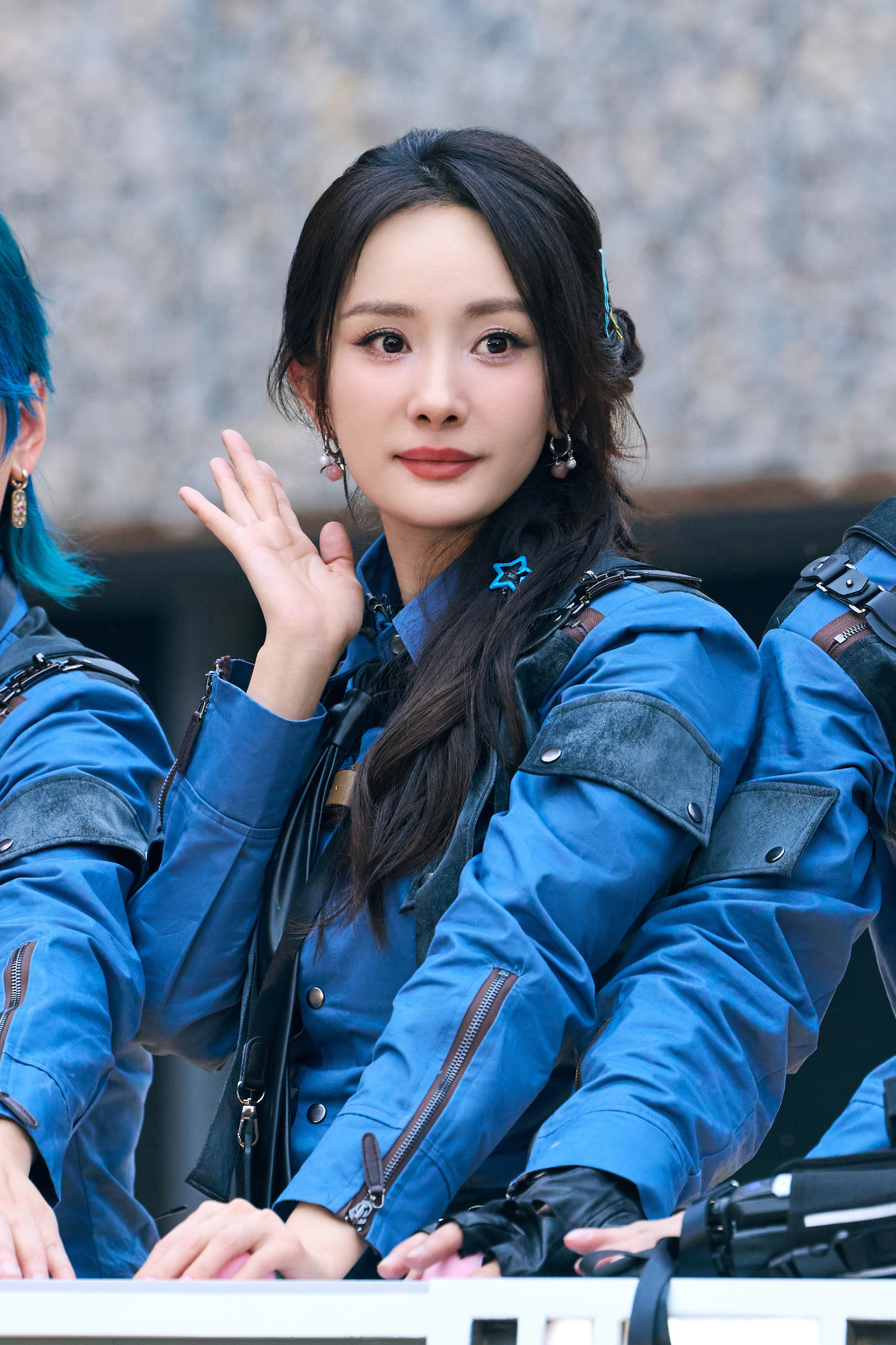 杨幂密室大逃脱 这个点🍑已经播了，有空的蜜蜂可以去弹幕团建夸幂护幂[么么哒] 