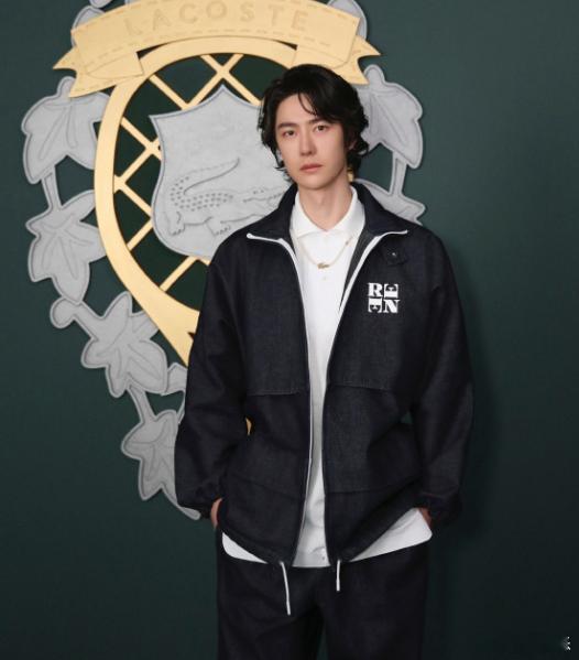 这次王一博懒理传闻再次亮相时装周，整个人看起来状态稍微好些了，没有那么萎靡和不开