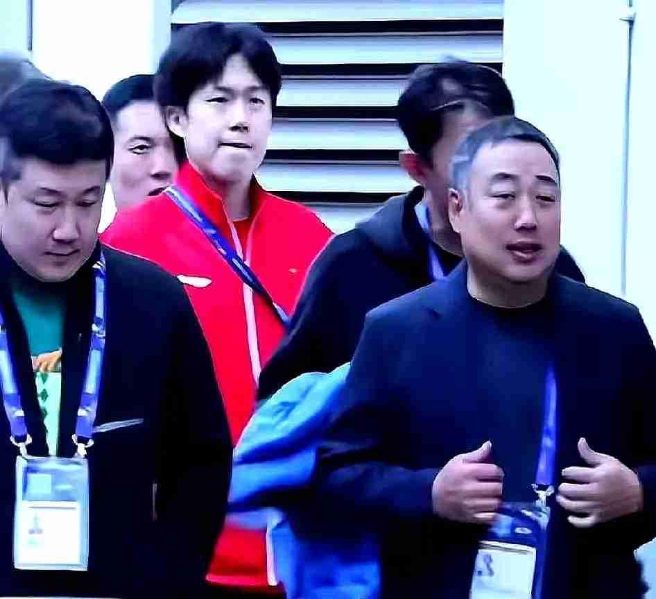 刘国梁这手“心理按摩”，是真把“响鼓不用重锤”玩明白了。
 
谁都以为他飞伦敦，