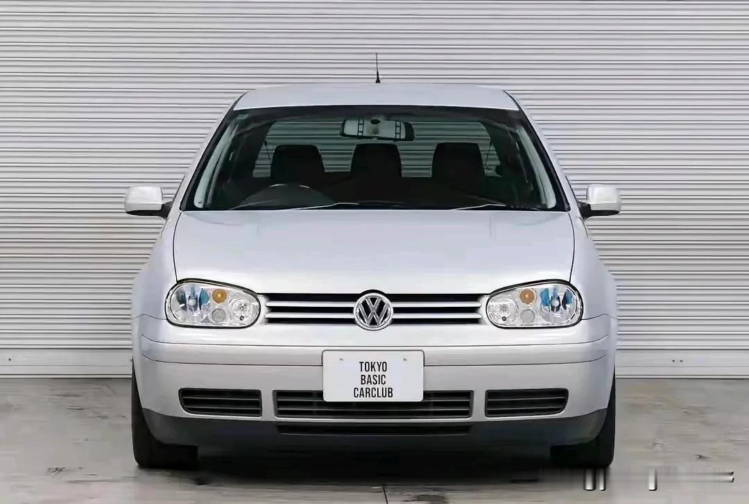 第四代高尔夫也算是大众的一款经典两厢车了，该车型是在1997年-2003年的期间