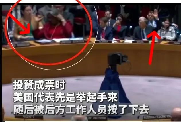 黑手举起来，白手摁下去，这就是美国的困境！
不管在东欧、中东，还是在东亚，美国都