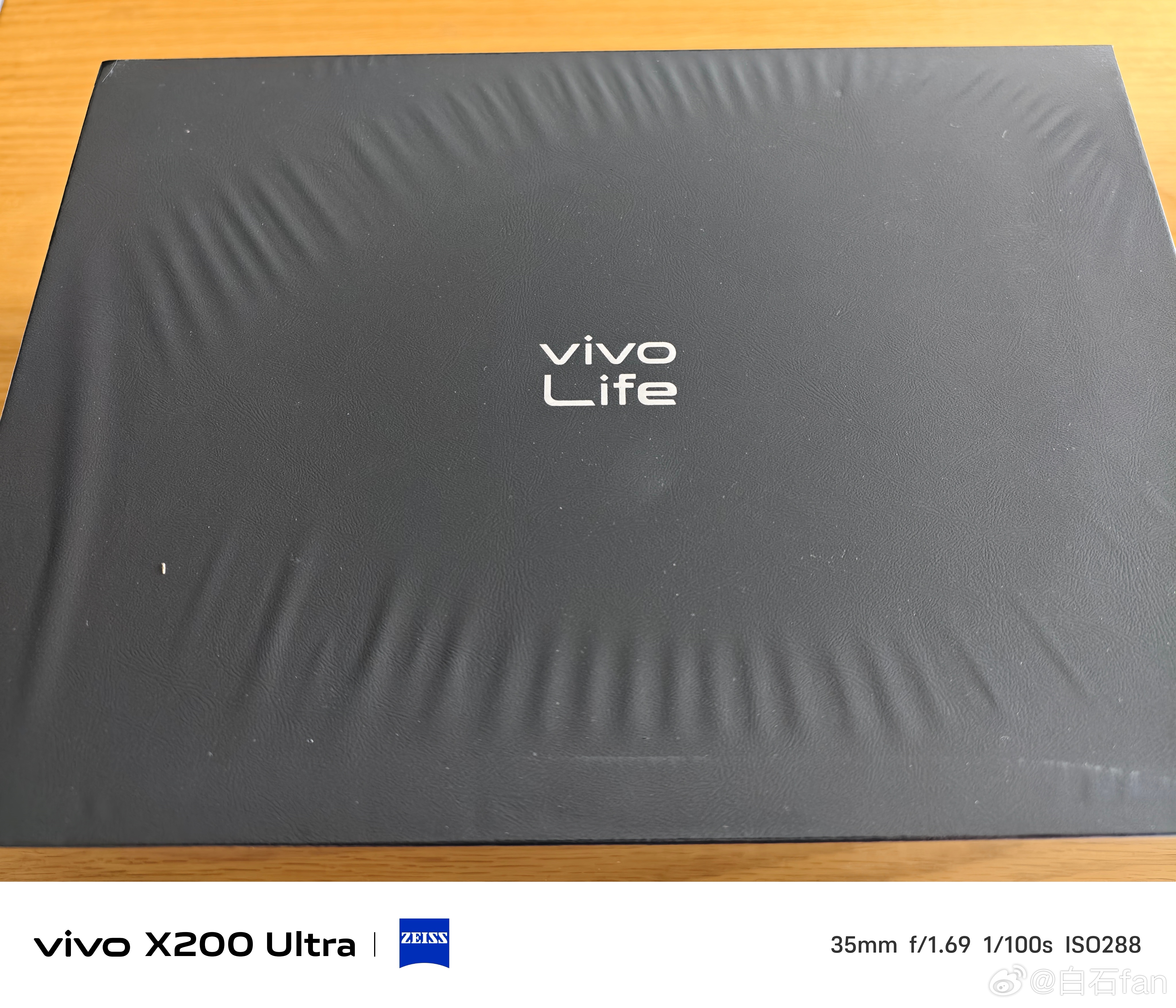 我的vivo X300 Ultra摄影师套装到了！白色机身配全套的银色增距镜装备