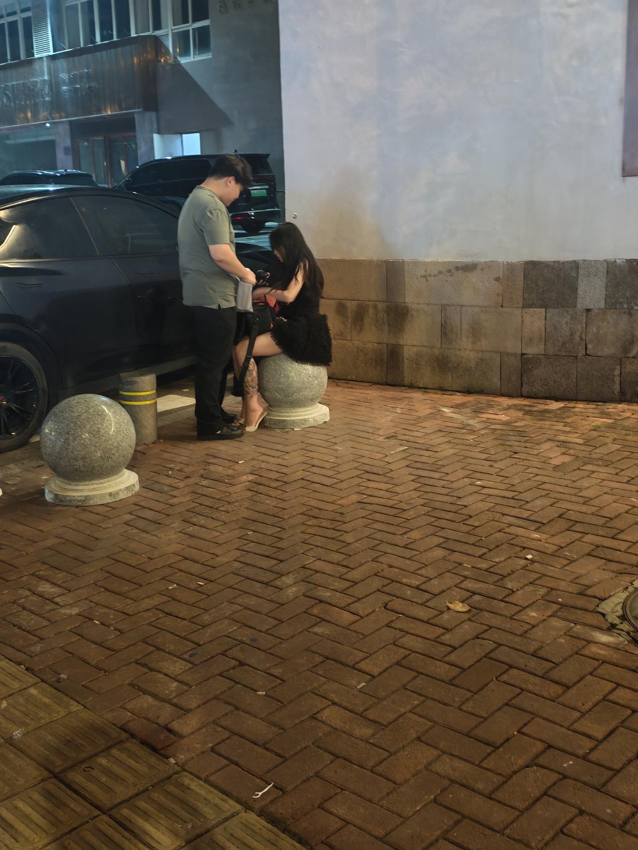这么大面积纹身，不是一般女孩纹身照 现实纹身