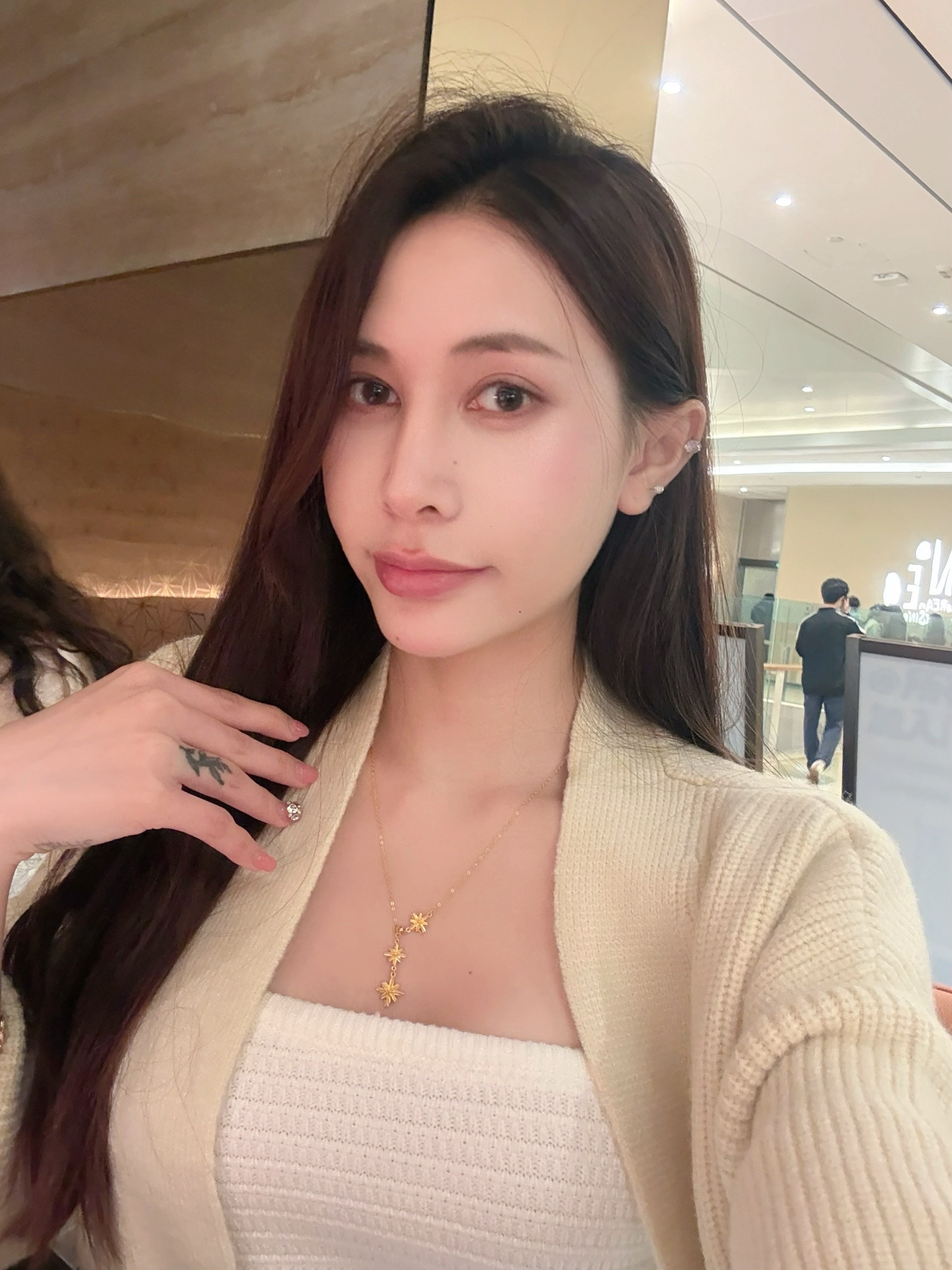 每一次都亲手推开靠近自己的人 