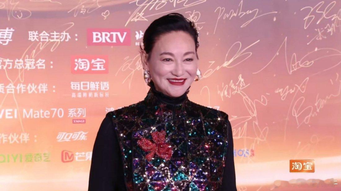 红姐来微博之夜啦！什么时候和吴镇宇合拍一部电影啊？非常期待有机会二位合作哦！  