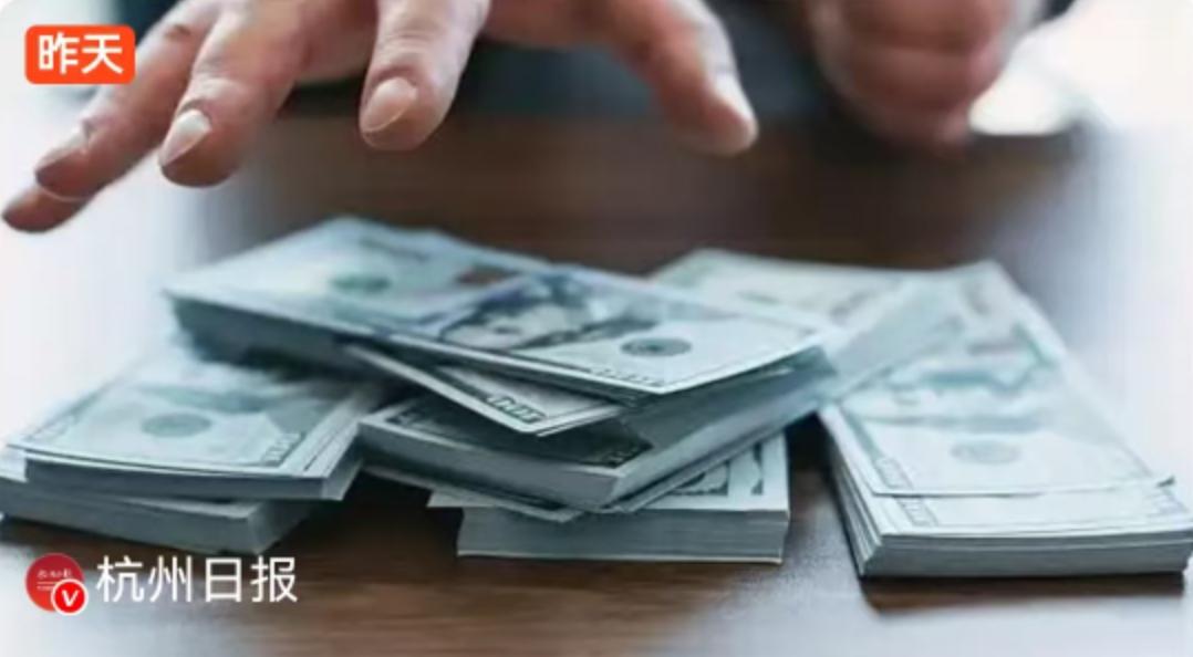 35岁，这是一个多少人还在职场迷茫、甚至还在为房贷车贷焦虑的年纪，而对于鞠某来说