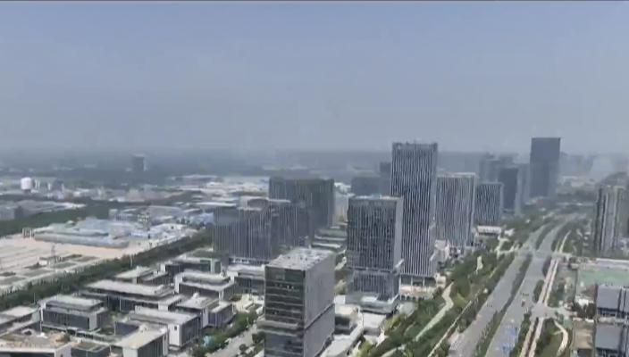 齐鲁大地，正以实干笃行书写高质量发展新篇章。从科创实验室的微光，到智能制造的生产