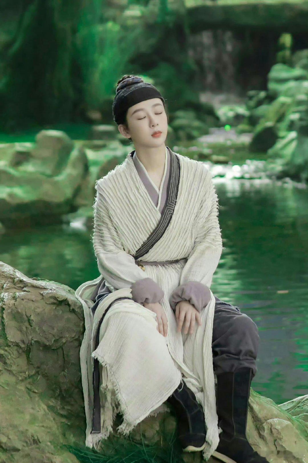 #杨紫教科书级别哭戏#杨紫在《长相思》中的哭戏真的太绝了，她用眼泪诠释了小夭的悲