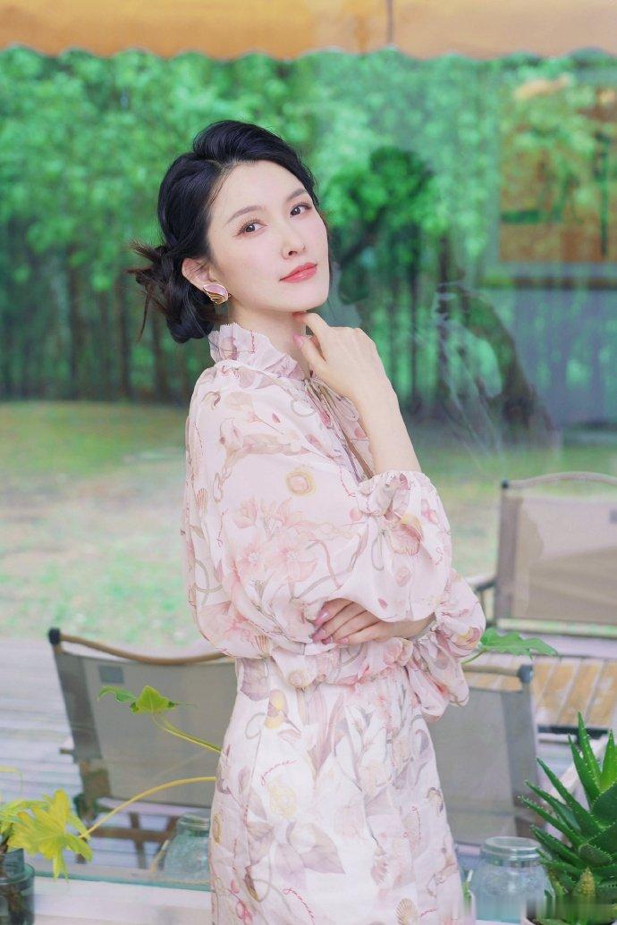 徐洁儿饭撒撒红包618惊喜如约而至，徐洁儿在排练之余不忘送上福利，搜索“徐洁儿红