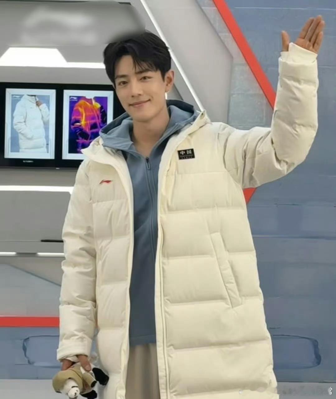 肖战高质量冬日暖男真的无法拒绝肖战的美颜暴击，一抹浅笑就能化去冬日的寒冷，感受温