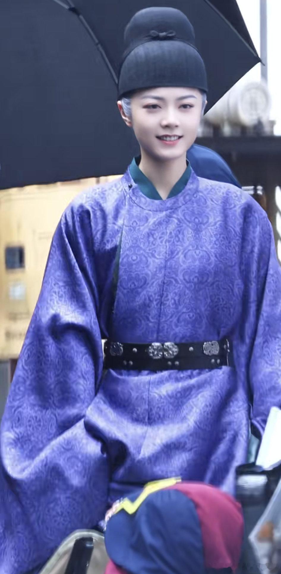 赵今麦紫衣官服女扮男装第一次见把女扮男装演得这么自然的，没有刻意扮丑，就是干干净