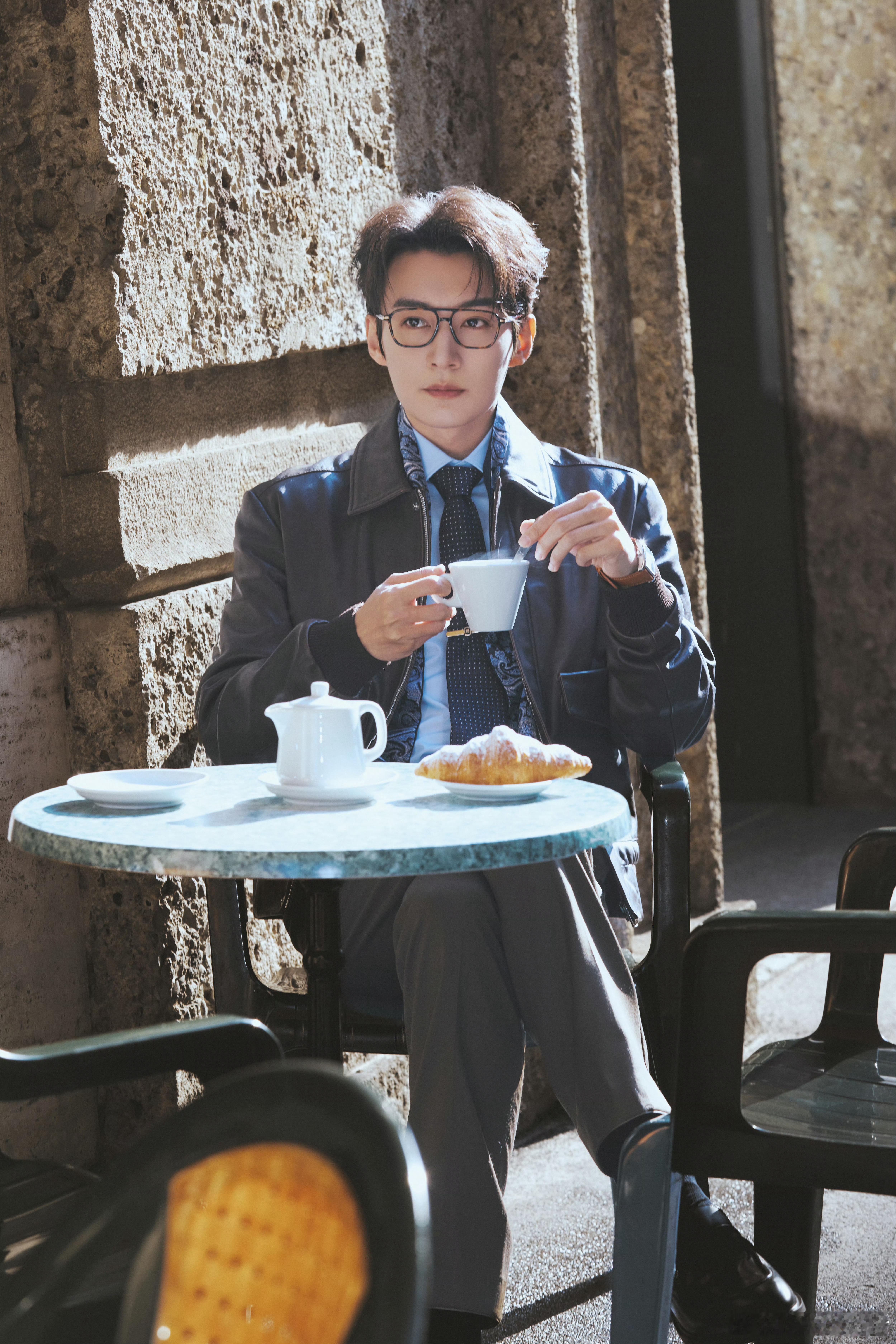 很酷的我vs在领导面前听话的我hhh刘学义米兰时装周