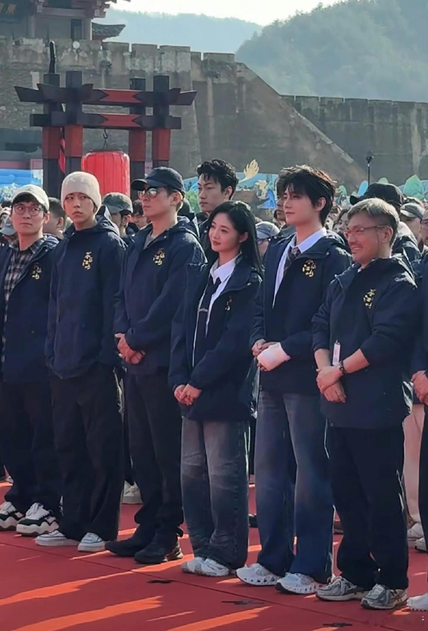 杨洋周洁琼不让江山开机同框 《不让江山》开机，男主杨洋一番，翟子路二番，女主周洁