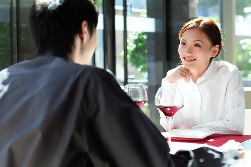 女人说“下次吧”，大概率就是拒绝。在男女交往时，若是男人主动邀约女人，而女人回复