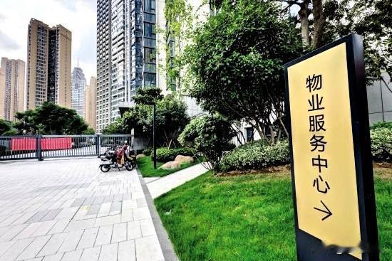 昨天小区业主与物业因收费与管理发生了摩擦。物业和业主，永远是解不开的矛盾。物业费