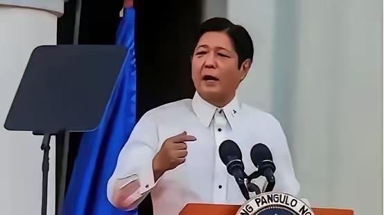 自从中国停止进口菲律宾香蕉，

菲律宾香蕉协会的负责人愤怒地表示：“中国断了30