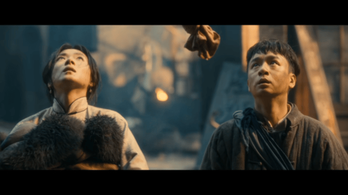 医馆奶奶扔下麻绳的这一刻世上还是好人多！奶奶沉默着扔出麻绳，动作不大却暖到心底，