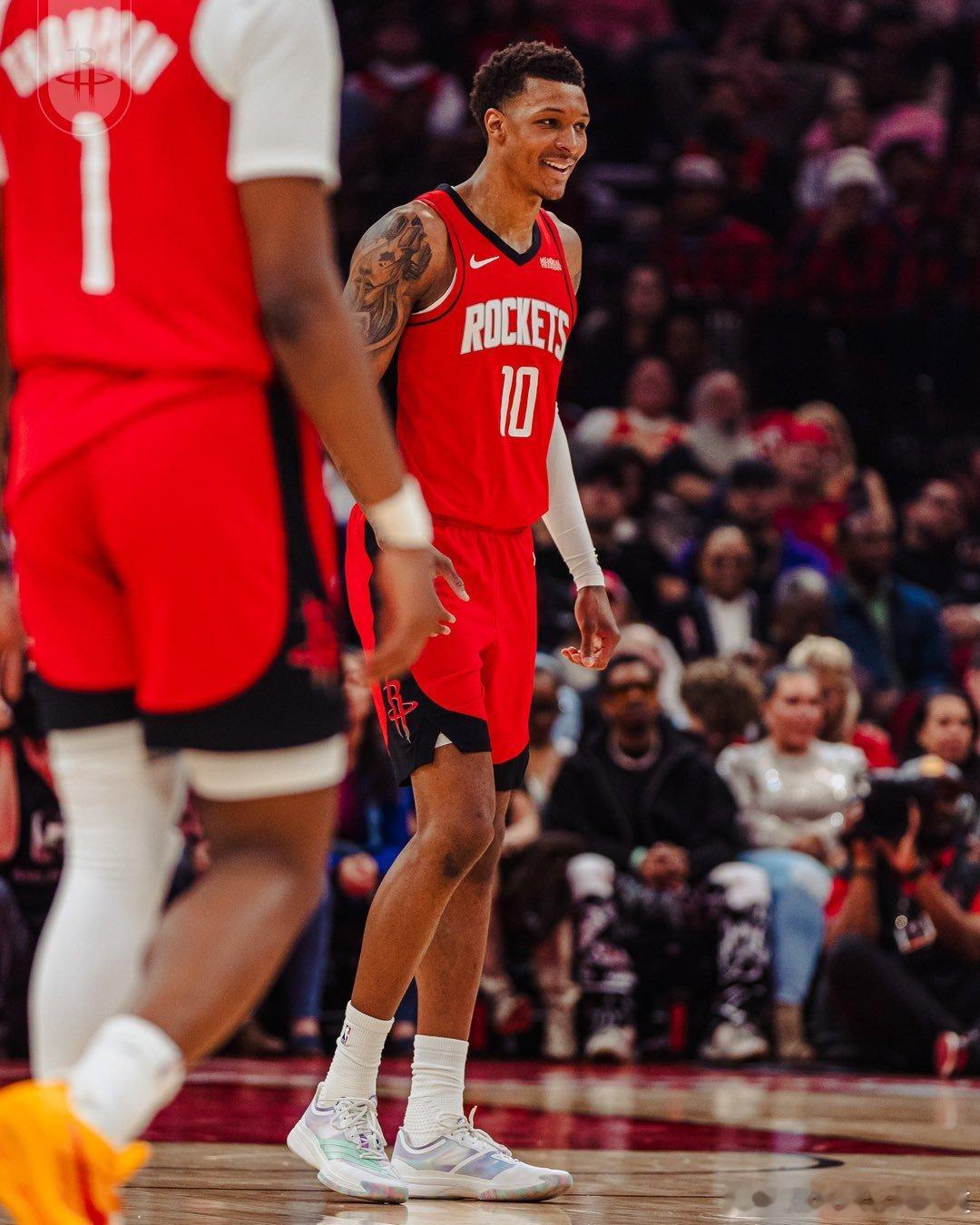 小贾在全明星赛后的几场比赛中场均贡献22.3分6.7篮板1.7抢断1.7盖帽。这