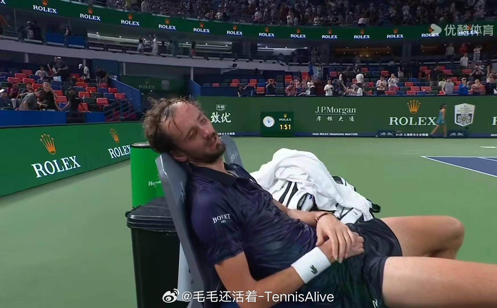 我觉得披头散发可以换人了，虽然是玩笑，但是这个天气对于运动员来说真的太煎熬了。梅