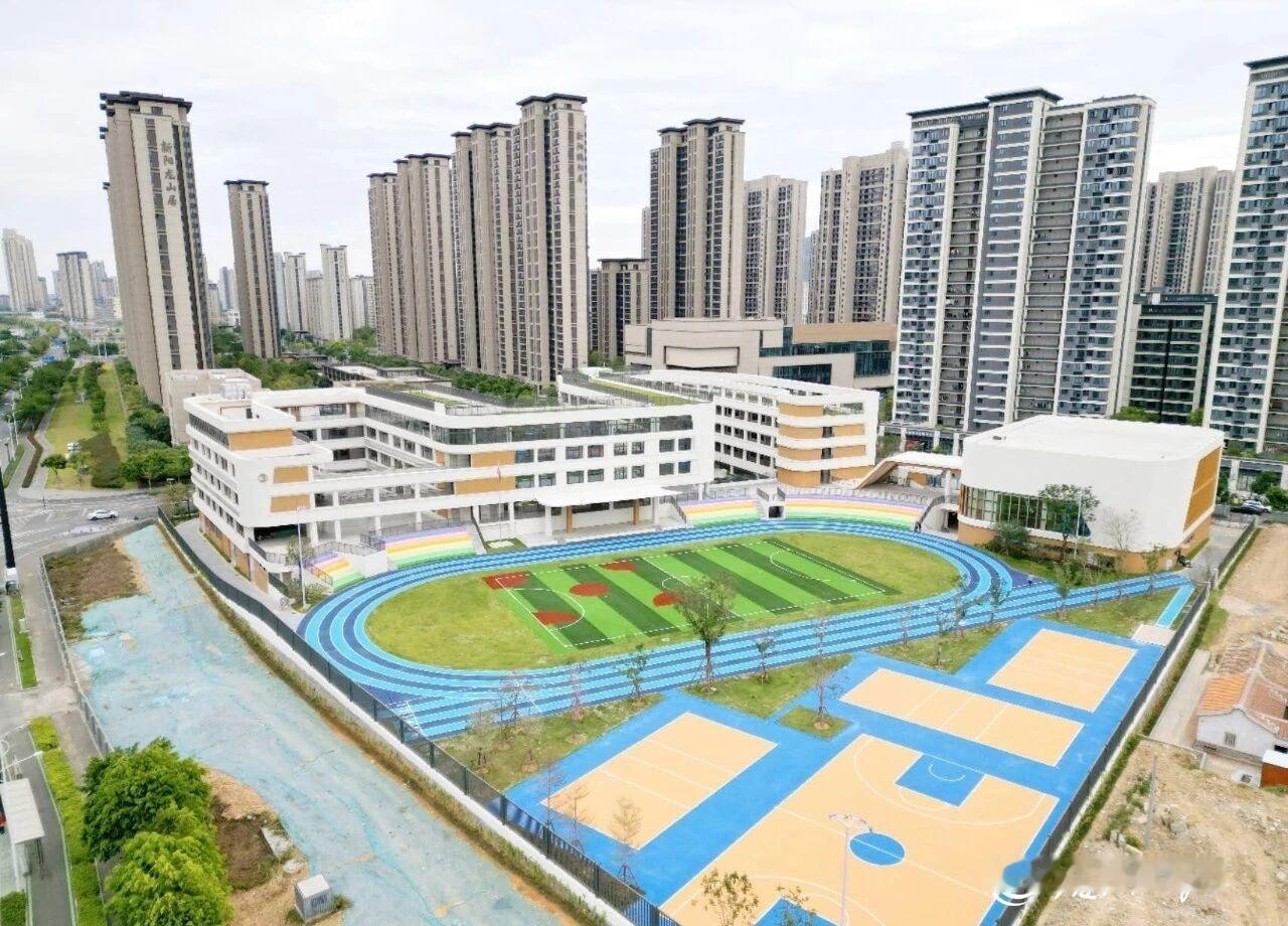 厦门上新了【马銮湾新城孚中央西小学竣工验收，明年春季投用】孚中央西小学位于新城孚
