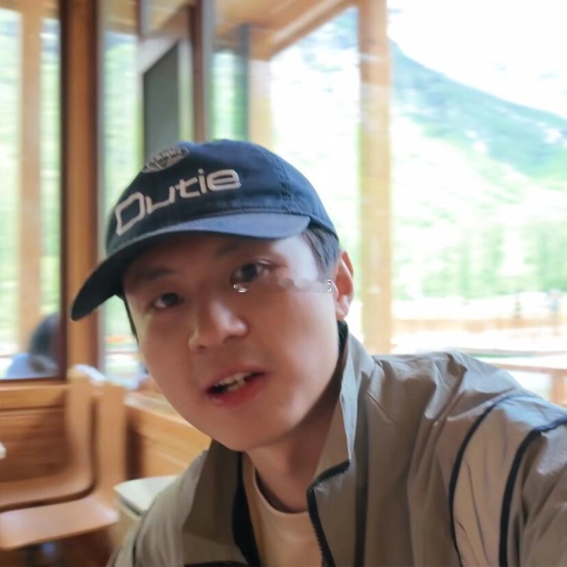 赖导第一次拿到百大 恭喜我们的宝藏UP主赖导！谁懂他视频的魅力？三四十分钟的时长