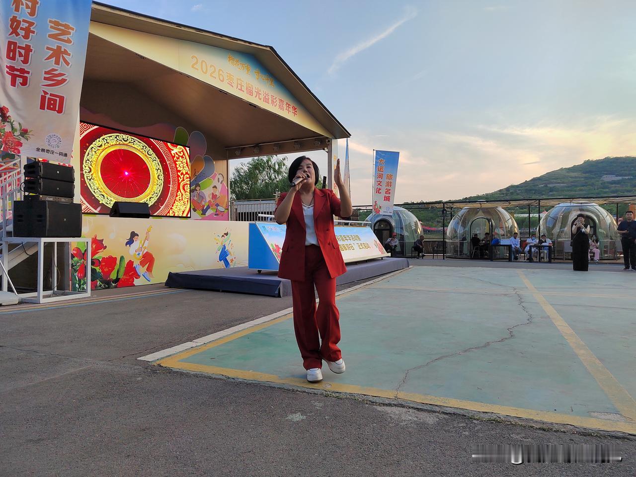 枣庄草根歌手｜在“有人看电视”的那个时代，枣庄一共诞生了两位“草根歌手”，一是山