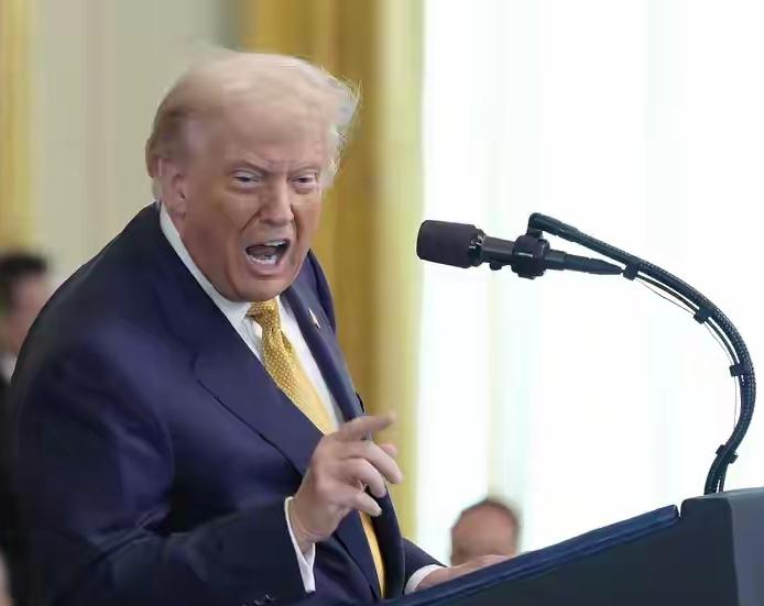 特朗普在复活节“滚彩蛋”活动上对记者说：如果全凭我做主，我会拿走石油。把石油牢牢