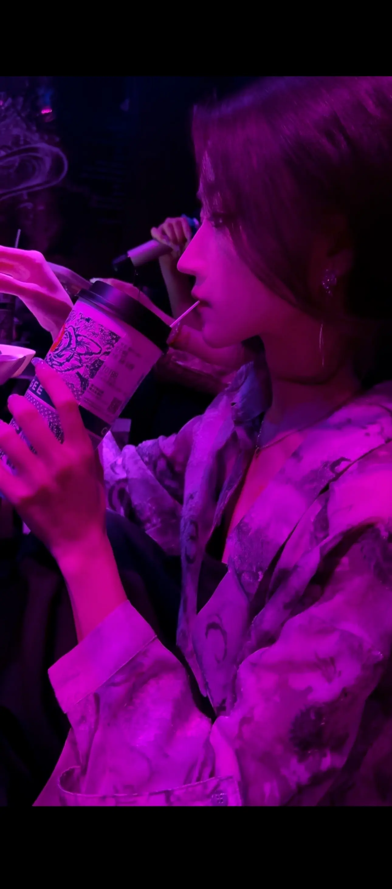 她私底下就是奶茶冰淇淋都来的阿