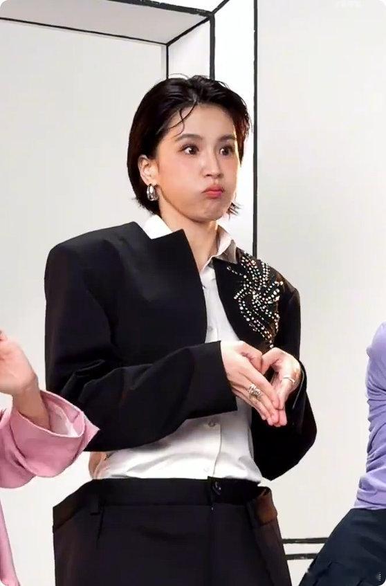 曾沛慈曾沛慈 我觉得不是恶剪乘风2026还调侃着安抚大家，可爱又暖心，瞬间被治愈