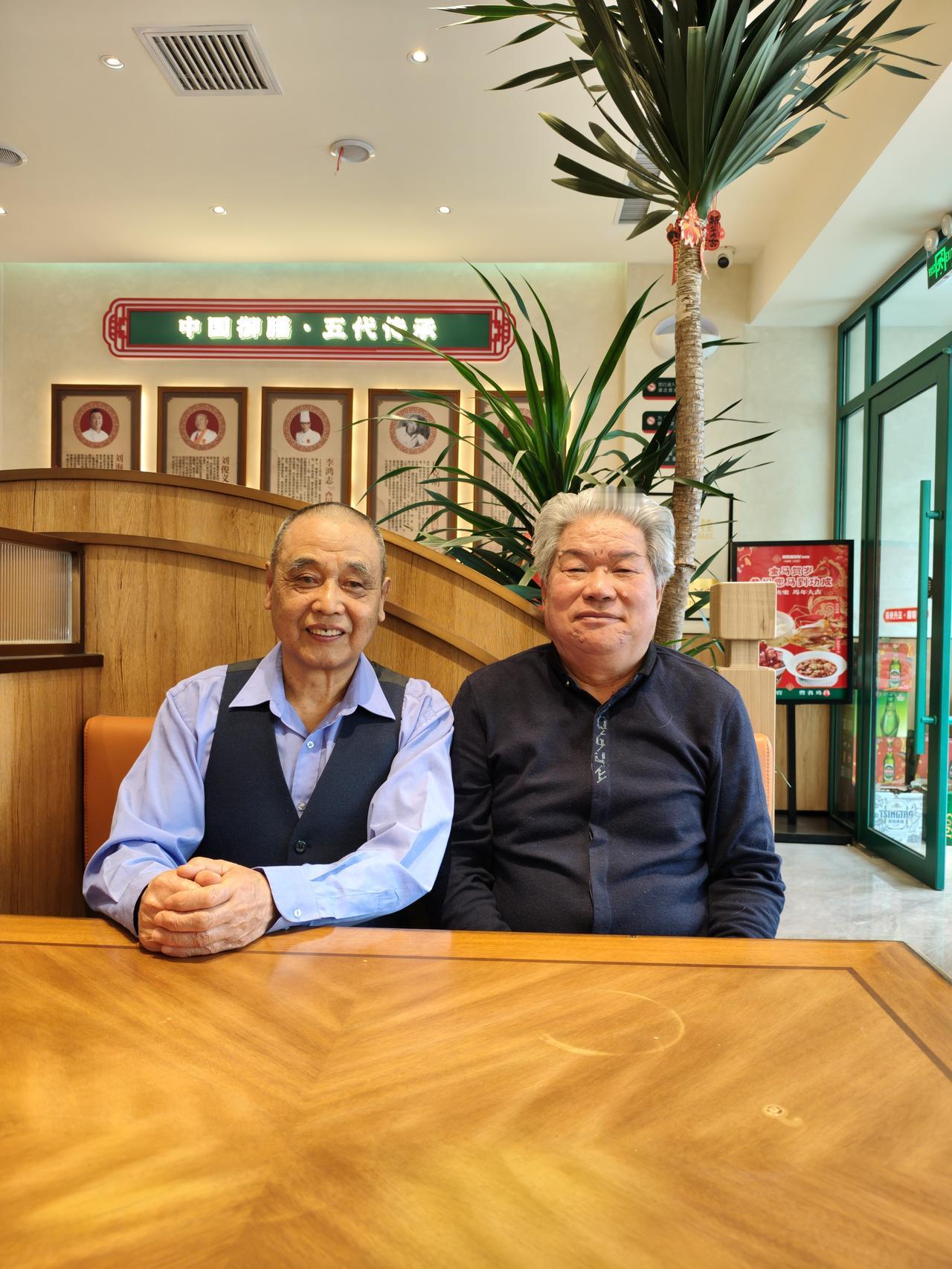 致L——我为你紧紧攥着双拳

我有过营生
却不甘寂寞
成了一个浪人
毅然地抛开凡