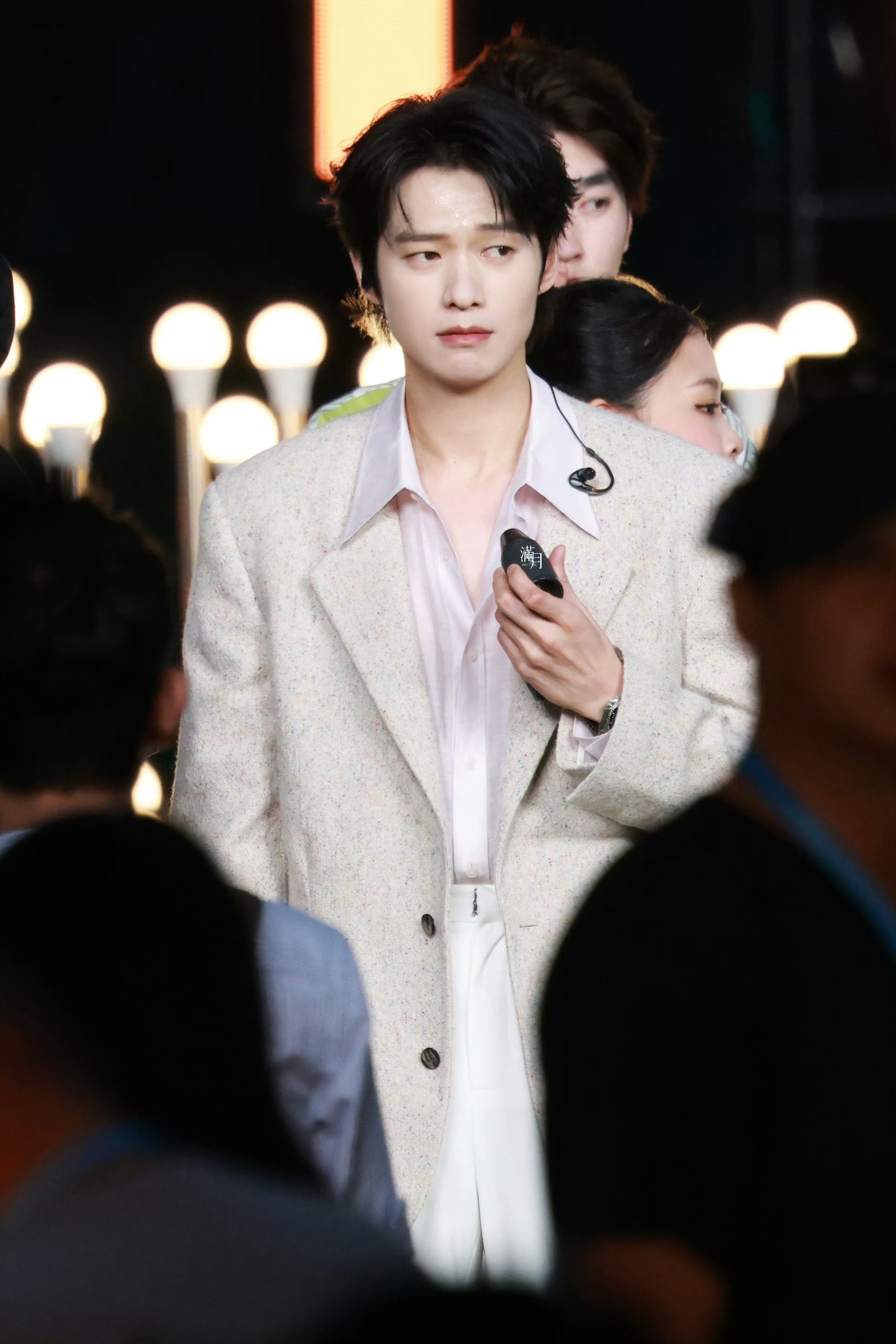 魏大勋五四晚会录制路透魏大勋五四晚会录制魏大勋五四晚会录制，好帅呀，蛙趣蛙趣 