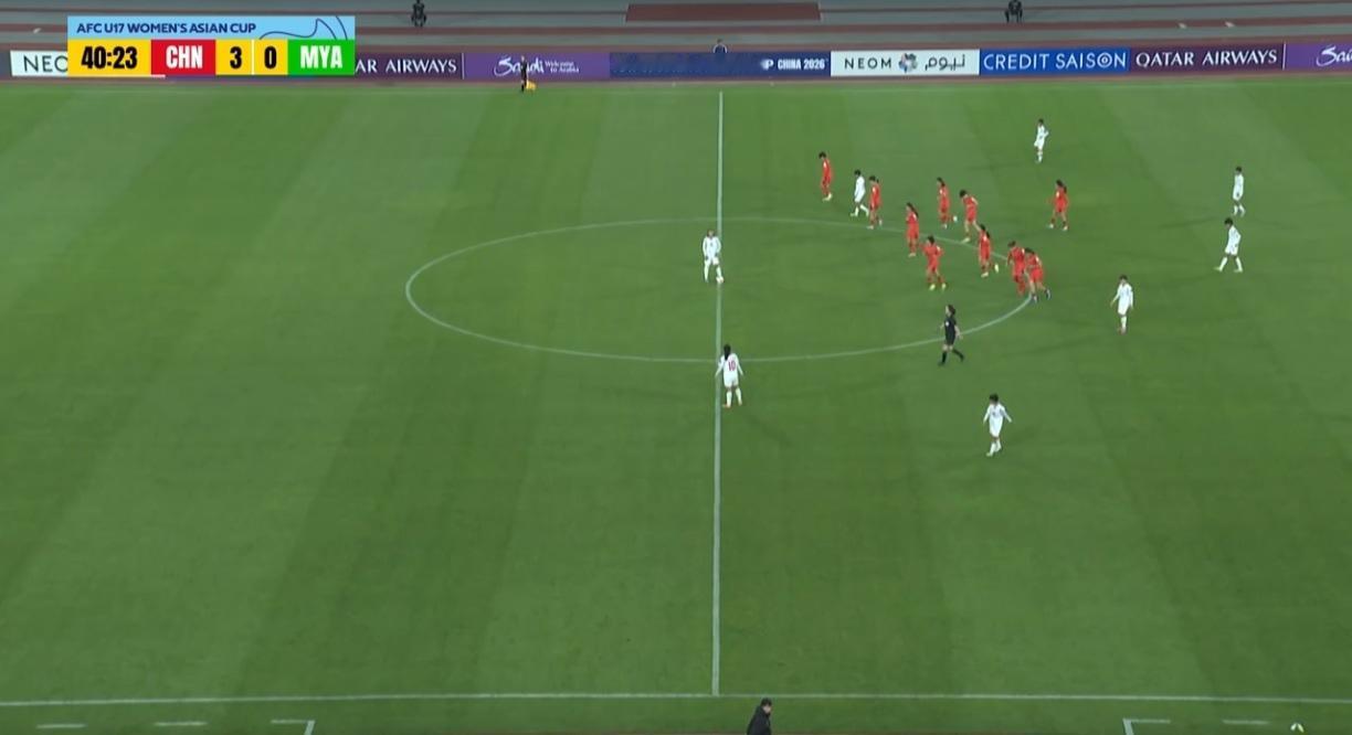单刀！又有了！3：0！缅甸女足中圈又开球吧！
上半场，中国U17女足3：0领先缅