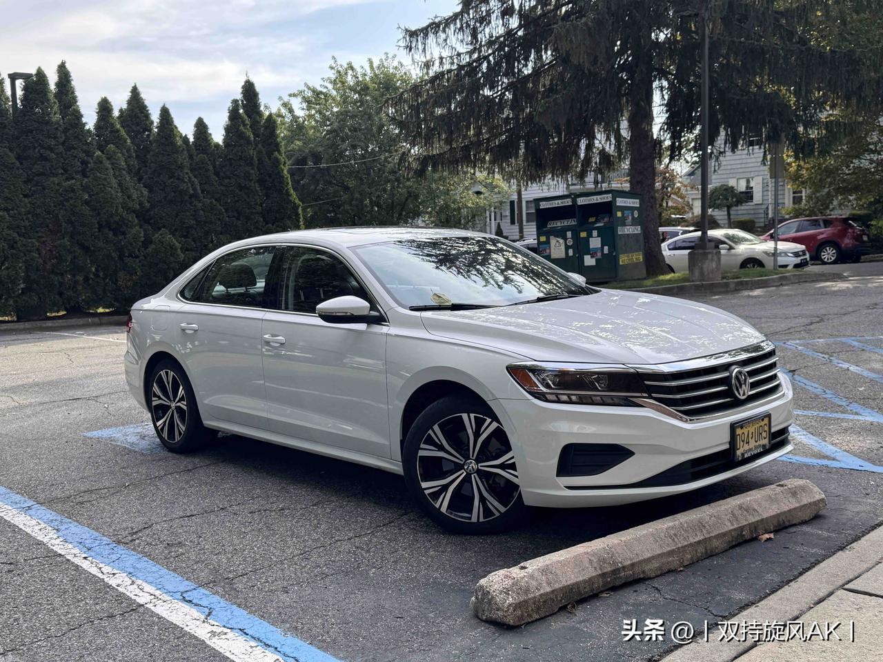 2022款末代美版帕萨特，路上难得见到。别看长得和国产2019-2024款帕萨特
