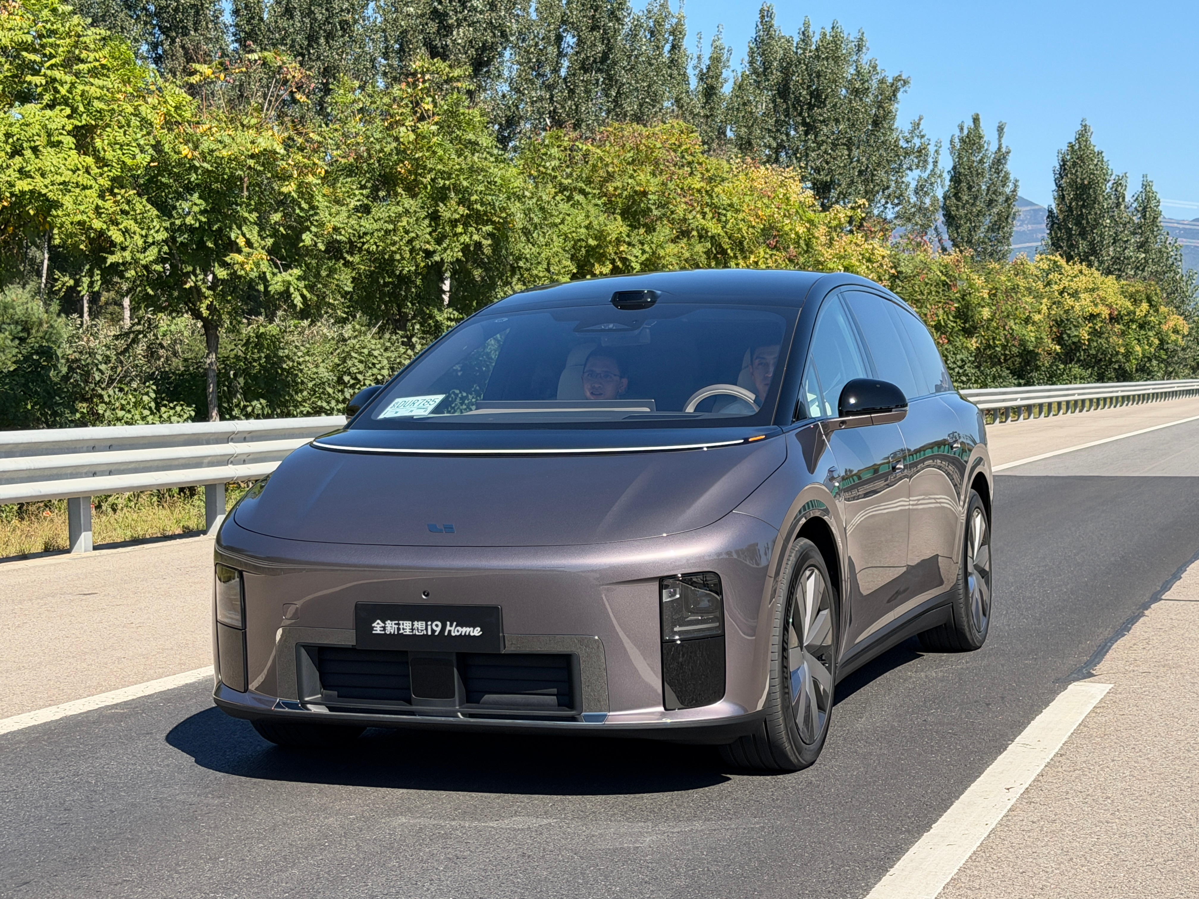 全新理想i9价格公布 36.98万元！炸了家人们！这价格！有旗舰的空间、配置和驾
