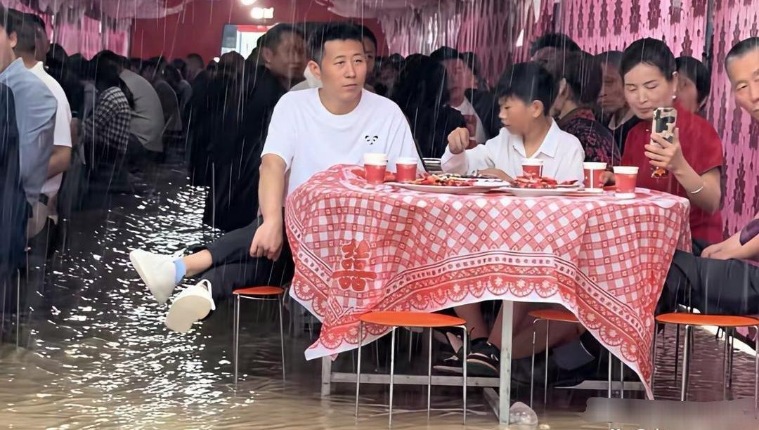 这才是真正的流水席吧。