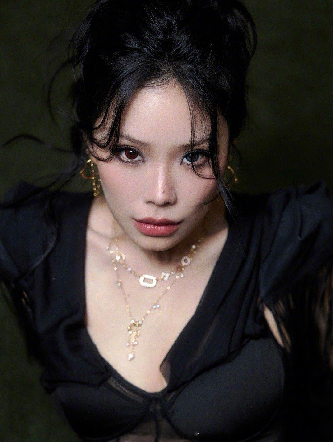 SHarK说其实VaVa是想成为万妮达 这大概就是“只有真朋友才懂你的野心”。S