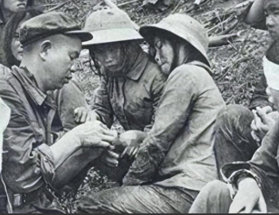 1979 年 200 多名被俘战士归国，刚踏过边境，许世友一道军令，连指导员直接