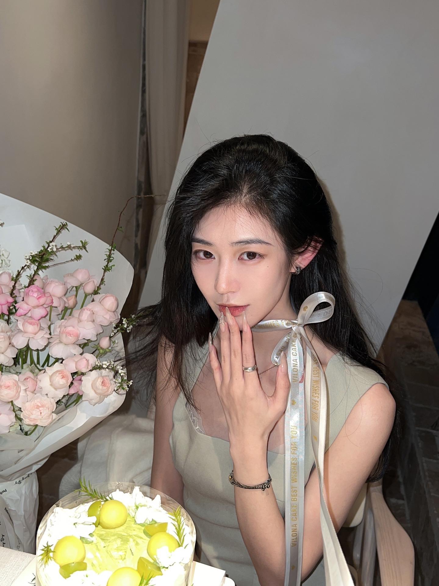 那就生日快乐🎂许愿永远美丽？