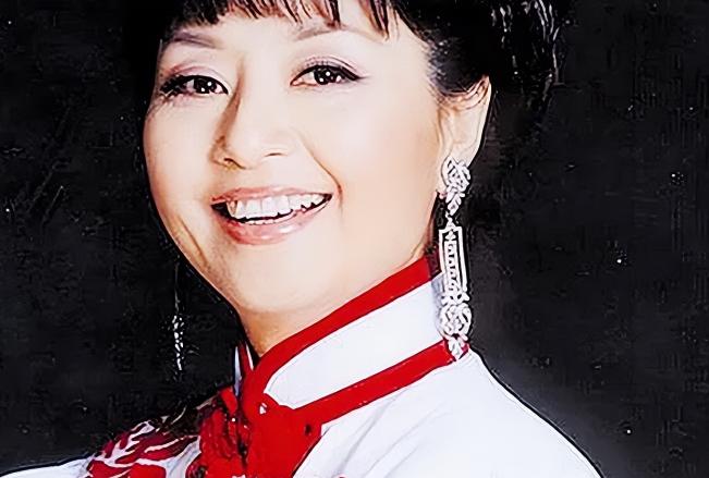 1987年，31岁的殷秀梅嫁给大10岁的程志，结婚当晚送走宾客，殷秀梅忽然对程志