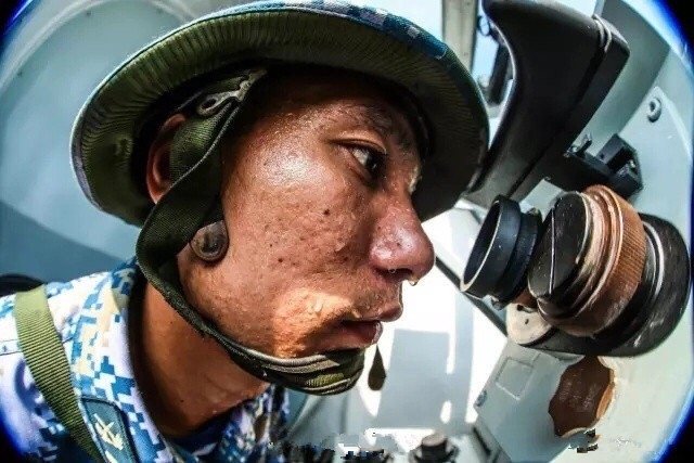 中国军人的盛夏照，哪有什么岁月静好，只是有人替你负重前行。[中国赞] ​​​