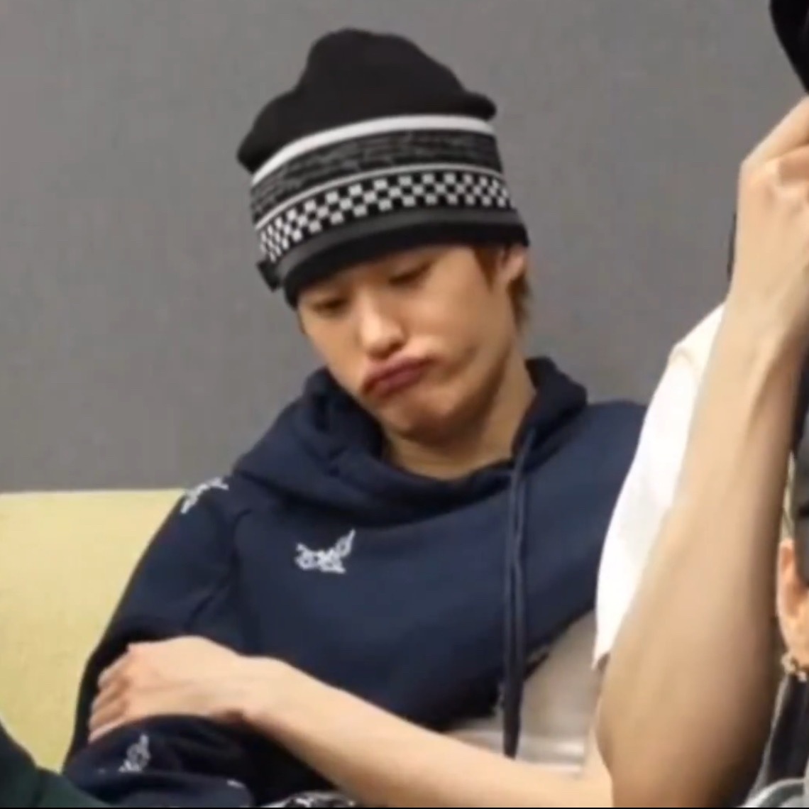 李炤熙你鸭嘴撅到天上去了喂