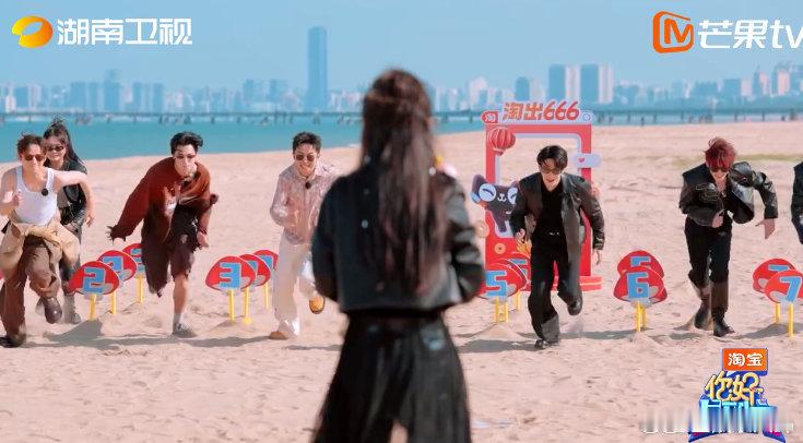 王鹤棣一把抢过孟子义的手捧花 你好星期六 王鹤棣胜负欲藏不住啦！冲着孟子义手里的