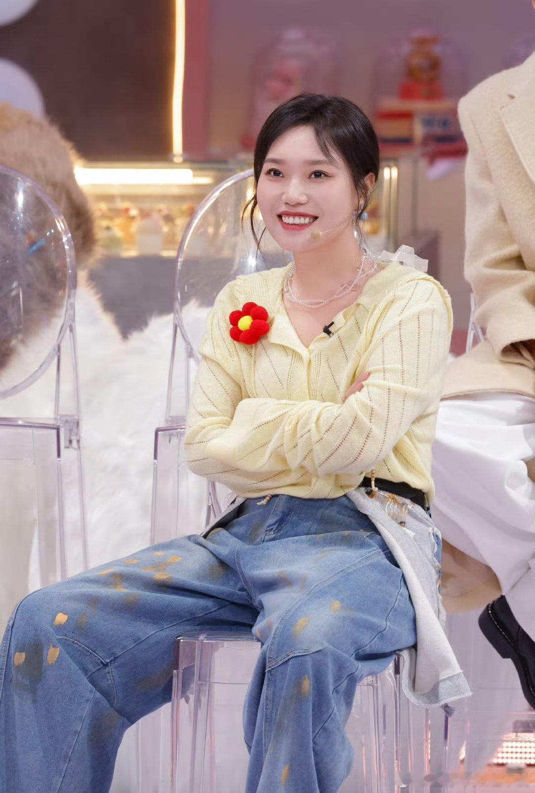 李雪琴秒答孟子义九重紫 问答接力游戏现场超燃！按规则翻照片报作品，李雪琴看到孟子