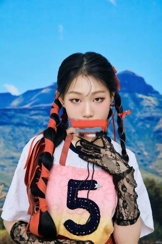 小沈阳女儿韩国出道，展现独特潜力

近日，小沈阳女儿沈佳润（艺名NINA）以K-