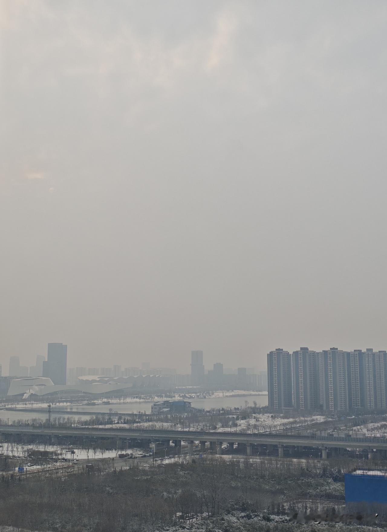 2026年伊始，窗外已是一片银白世界。不远处的灞河与奥体中心，在皑皑白雪的覆盖下